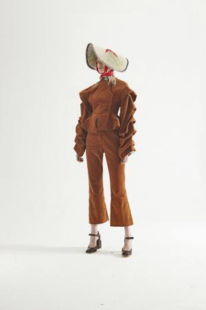 蛸にインスパイアされたアウェイクのダークフェミニンな世界【2017-18秋冬ウィメンズ】