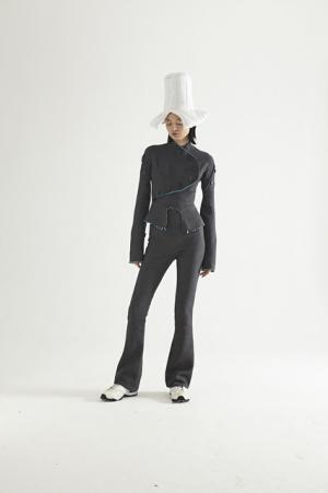 蛸にインスパイアされたアウェイクのダークフェミニンな世界【2017-18秋冬ウィメンズ】