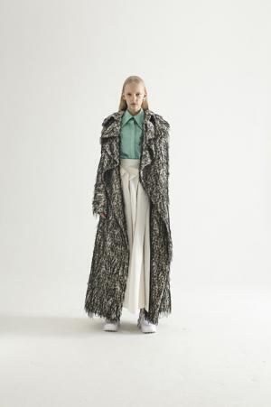 蛸にインスパイアされたアウェイクのダークフェミニンな世界【2017-18秋冬ウィメンズ】