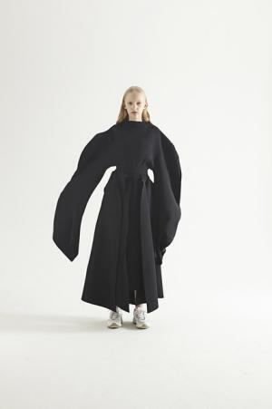 蛸にインスパイアされたアウェイクのダークフェミニンな世界【2017-18秋冬ウィメンズ】