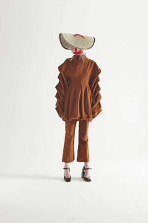 蛸にインスパイアされたアウェイクのダークフェミニンな世界【2017-18秋冬ウィメンズ】