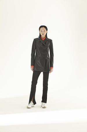 蛸にインスパイアされたアウェイクのダークフェミニンな世界【2017-18秋冬ウィメンズ】