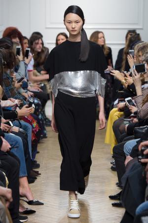 【ルック】J.W.アンダーソン2017-18秋冬ウィメンズコレクション