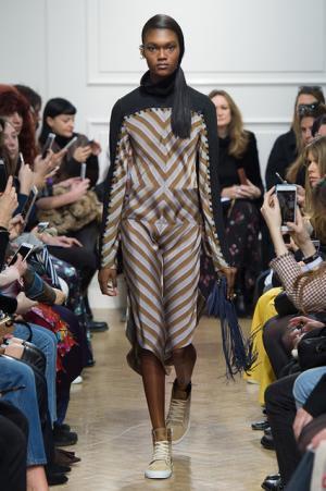 【ルック】J.W.アンダーソン2017-18秋冬ウィメンズコレクション