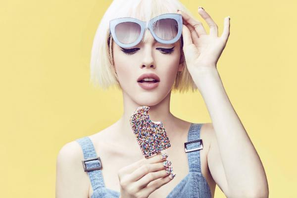 alice + olivia by Stancey Bendetのアイウエアコレクションを発売。オーバーサイズなラウンド型など8スタイル