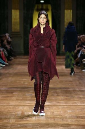 イッセイ ミヤケ、オーロラの光を宿したファブリック【2017-18秋冬ウィメンズ】