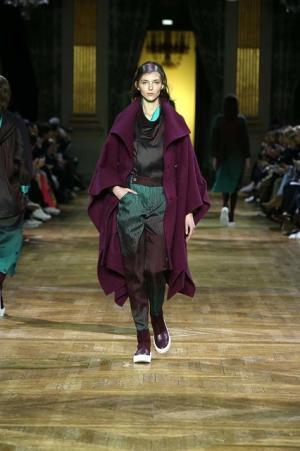 イッセイ ミヤケ、オーロラの光を宿したファブリック【2017-18秋冬ウィメンズ】