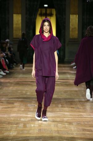 イッセイ ミヤケ、オーロラの光を宿したファブリック【2017-18秋冬ウィメンズ】