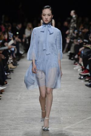 ロシャス、かつてのブルジョワの装いを現代へ昇華【2017-18秋冬ウィメンズ】