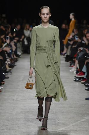 ロシャス、かつてのブルジョワの装いを現代へ昇華【2017-18秋冬ウィメンズ】