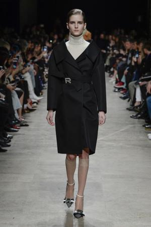 ロシャス、かつてのブルジョワの装いを現代へ昇華【2017-18秋冬ウィメンズ】