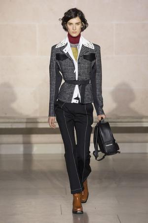 ルイ・ヴィトン、ノマドのスタイルから導き出す境界線へのアプローチ【2017-18秋冬ウィメンズ】