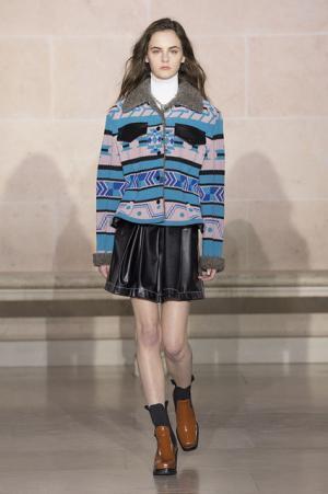 ルイ・ヴィトン、ノマドのスタイルから導き出す境界線へのアプローチ【2017-18秋冬ウィメンズ】