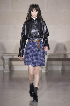 ルイ・ヴィトン、ノマドのスタイルから導き出す境界線へのアプローチ【2017-18秋冬ウィメンズ】