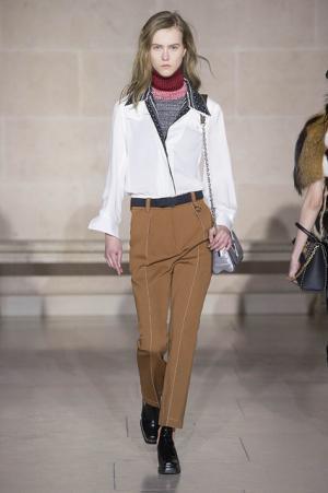 ルイ・ヴィトン、ノマドのスタイルから導き出す境界線へのアプローチ【2017-18秋冬ウィメンズ】