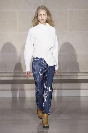 ルイ・ヴィトン、ノマドのスタイルから導き出す境界線へのアプローチ【2017-18秋冬ウィメンズ】