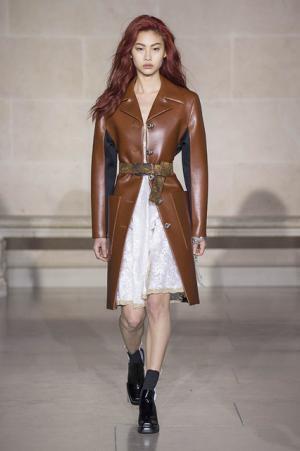 ルイ・ヴィトン、ノマドのスタイルから導き出す境界線へのアプローチ【2017-18秋冬ウィメンズ】