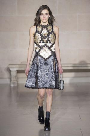 ルイ・ヴィトン、ノマドのスタイルから導き出す境界線へのアプローチ【2017-18秋冬ウィメンズ】