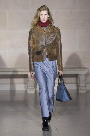 ルイ・ヴィトン、ノマドのスタイルから導き出す境界線へのアプローチ【2017-18秋冬ウィメンズ】