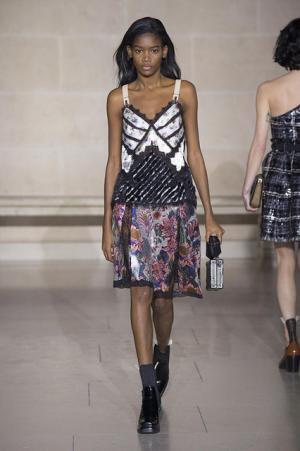 ルイ・ヴィトン、ノマドのスタイルから導き出す境界線へのアプローチ【2017-18秋冬ウィメンズ】