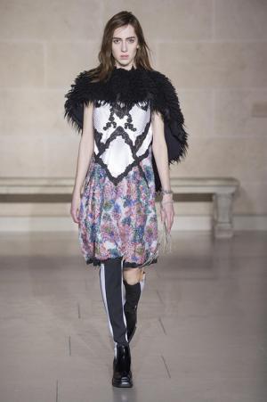 ルイ・ヴィトン、ノマドのスタイルから導き出す境界線へのアプローチ【2017-18秋冬ウィメンズ】