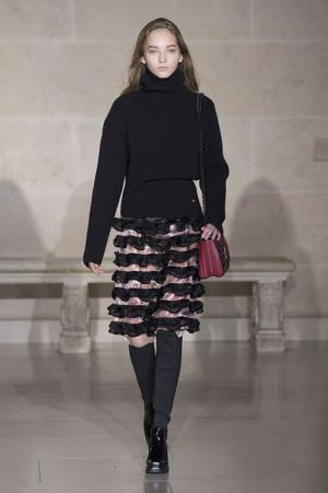 ルイ・ヴィトン、ノマドのスタイルから導き出す境界線へのアプローチ【2017-18秋冬ウィメンズ】