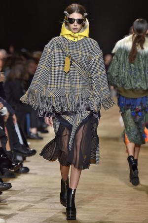 留まることなきハイブリッド、躍動するサカイのワードローブ【2017-18秋冬ウィメンズ】