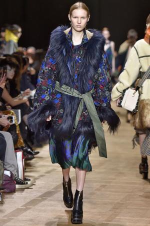 留まることなきハイブリッド、躍動するサカイのワードローブ【2017-18秋冬ウィメンズ】