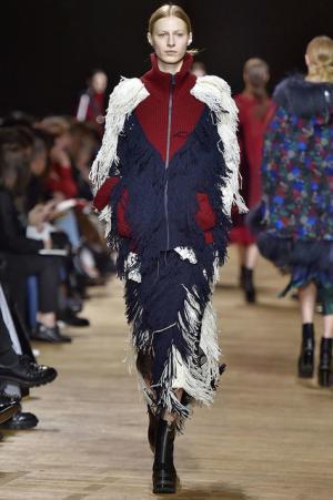 留まることなきハイブリッド、躍動するサカイのワードローブ【2017-18秋冬ウィメンズ】