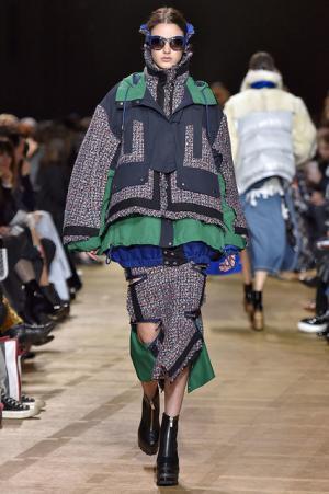 留まることなきハイブリッド、躍動するサカイのワードローブ【2017-18秋冬ウィメンズ】