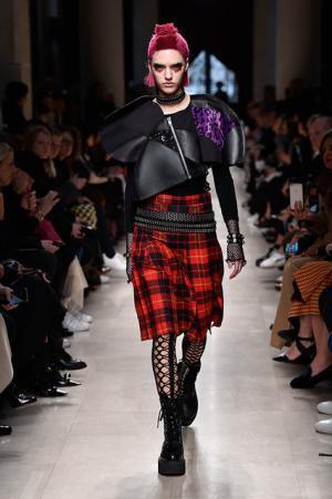 ジュンヤワタナベ、ファッションヒストリーの英国ロック的解釈【2017-18秋冬コレクション】