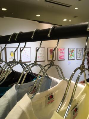 Tシャツの「フルーツ・オブ・ザ・ルーム」が初の巡回アート展。国内外のアーティスト10人が“フルーツ”を描く