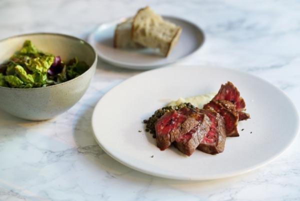 関西初の「フレッド シーガル」レストランが誕生。200種を超えるワインや有名肉店シェフ監修の肉料理もラインアップ!