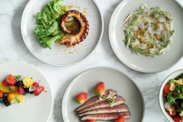 関西初の「フレッド シーガル」レストランが誕生。200種を超えるワインや有名肉店シェフ監修の肉料理もラインアップ!