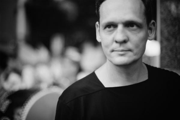 カールステン・ニコライ約15年ぶりの国内美術館個展「パララックス」、日本未発表作品も