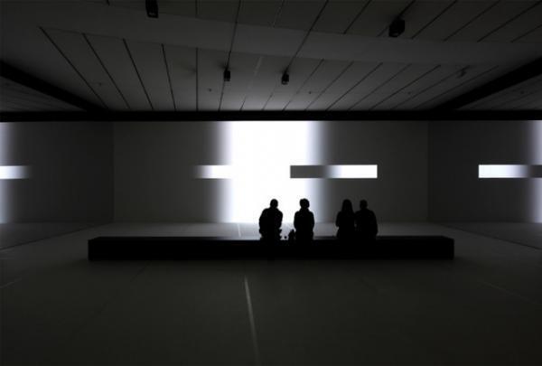 カールステン・ニコライ約15年ぶりの国内美術館個展「パララックス」、日本未発表作品も