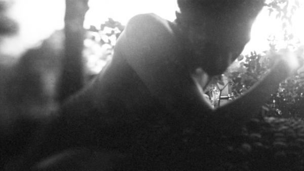 写真家ヨーガン・アクセルバルの写真集「Go to become」が数量限定で発売