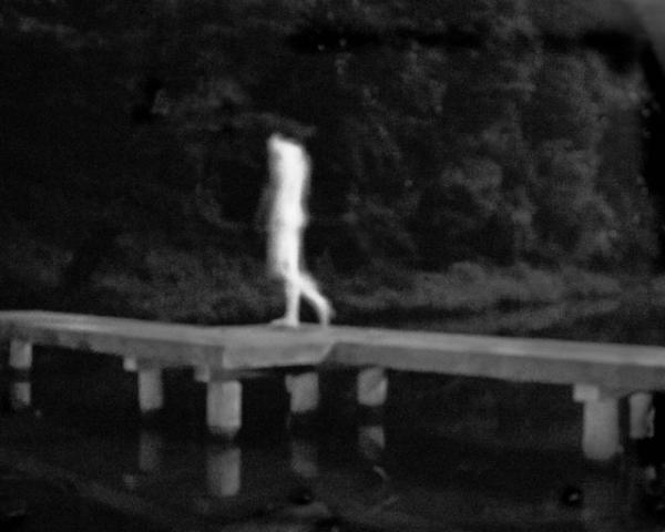 写真家ヨーガン・アクセルバルの写真集「Go to become」が数量限定で発売