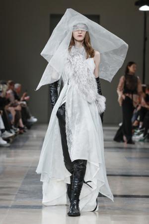 アン ドゥムルメステール、軽やかに甘く【2017-18秋冬ウィメンズ】