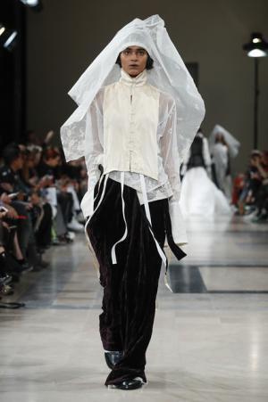 アン ドゥムルメステール、軽やかに甘く【2017-18秋冬ウィメンズ】