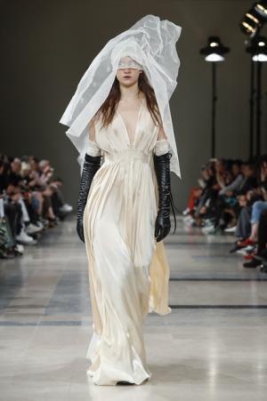 アン ドゥムルメステール、軽やかに甘く【2017-18秋冬ウィメンズ】