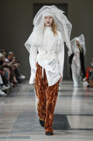 アン ドゥムルメステール、軽やかに甘く【2017-18秋冬ウィメンズ】