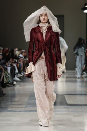 アン ドゥムルメステール、軽やかに甘く【2017-18秋冬ウィメンズ】