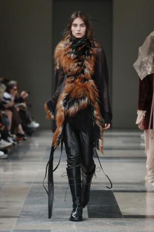 アン ドゥムルメステール、軽やかに甘く【2017-18秋冬ウィメンズ】