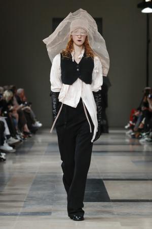 アン ドゥムルメステール、軽やかに甘く【2017-18秋冬ウィメンズ】