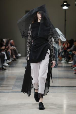 アン ドゥムルメステール、軽やかに甘く【2017-18秋冬ウィメンズ】