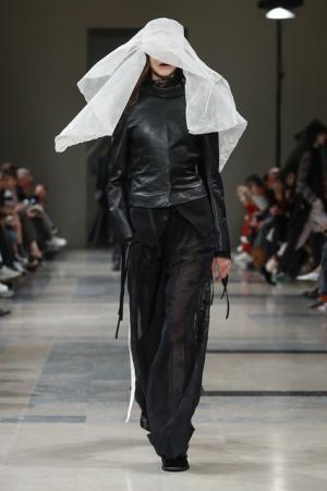 アン ドゥムルメステール、軽やかに甘く【2017-18秋冬ウィメンズ】