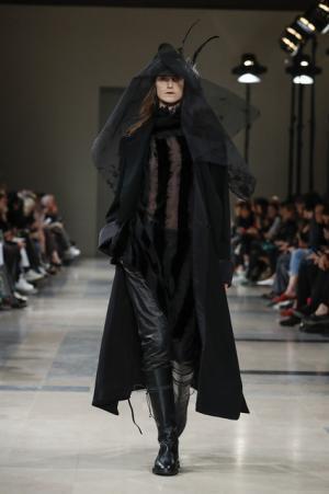 アン ドゥムルメステール、軽やかに甘く【2017-18秋冬ウィメンズ】