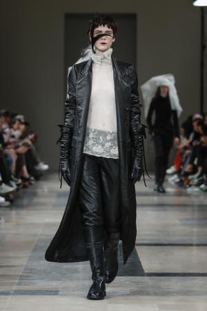 アン ドゥムルメステール、軽やかに甘く【2017-18秋冬ウィメンズ】