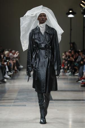 アン ドゥムルメステール、軽やかに甘く【2017-18秋冬ウィメンズ】